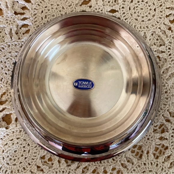 Towel Revere Silver plate Bowl 9” Mid Century 60’s - Picture 4 of 6